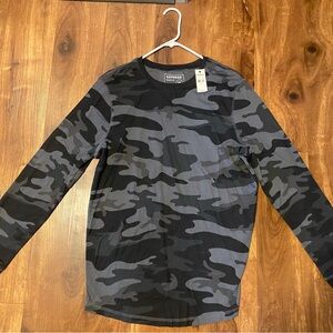 Express Men’s Long-Sleeve Camo Tee in Black and Gray